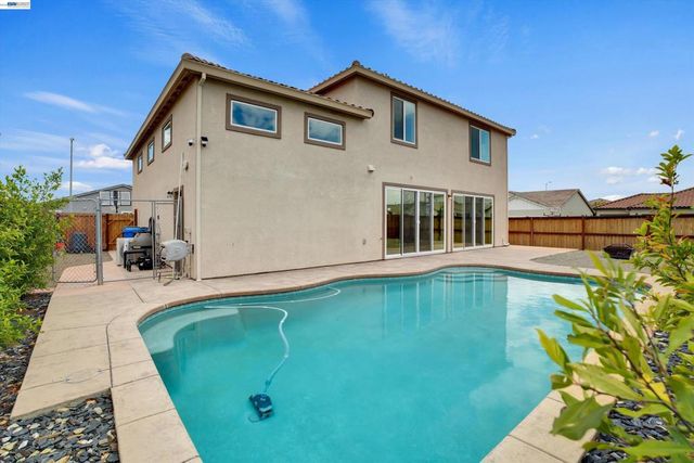 2775 Pink Muhly Dr, Manteca, CA 95337