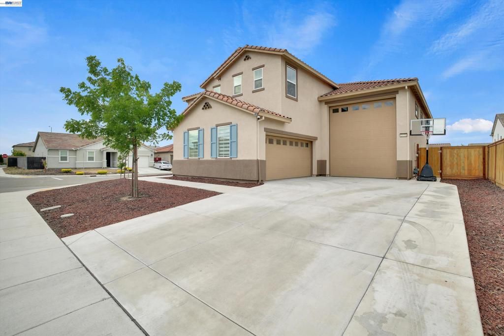 2775 Pink Muhly Dr, Manteca, CA 95337