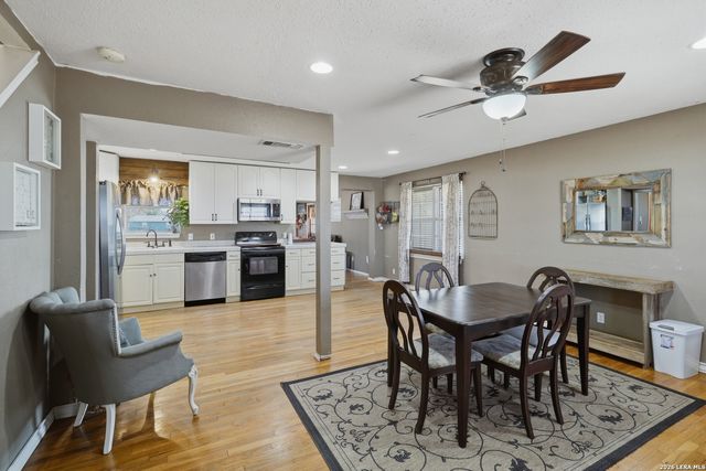 16040 Keller, Lacoste, TX 78039