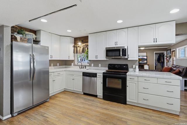 16040 Keller, Lacoste, TX 78039