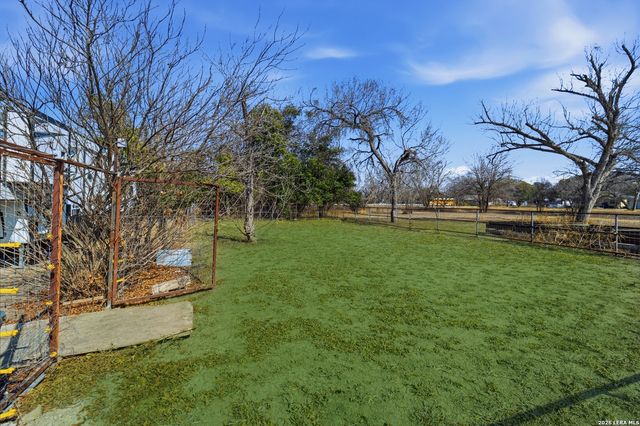 16040 Keller, Lacoste, TX 78039