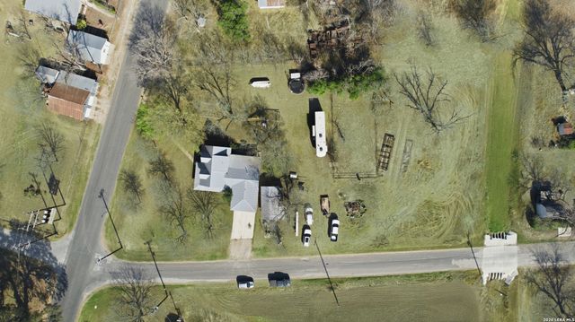 16040 Keller, Lacoste, TX 78039