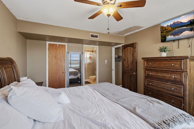 16040 Keller, Lacoste, TX 78039