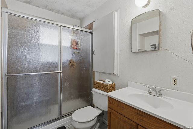 16040 Keller, Lacoste, TX 78039