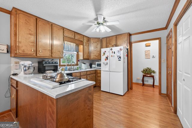 196 Regal Way W, Mcdonough, GA 30253