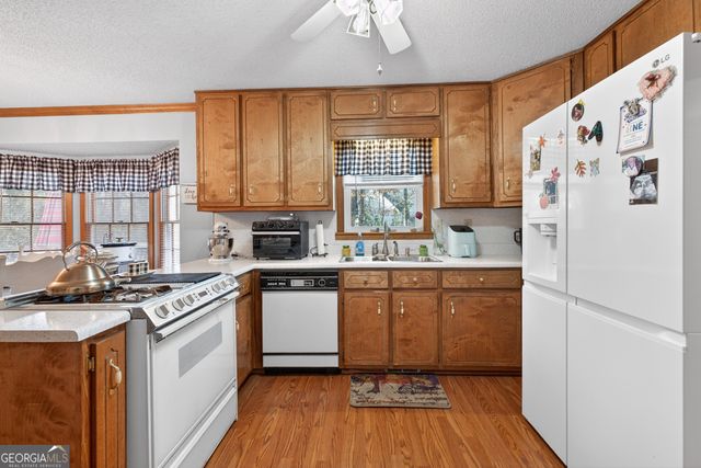 196 Regal Way W, Mcdonough, GA 30253