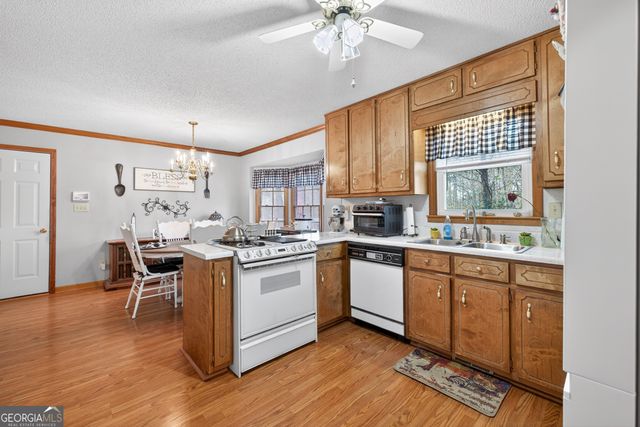 196 Regal Way W, Mcdonough, GA 30253