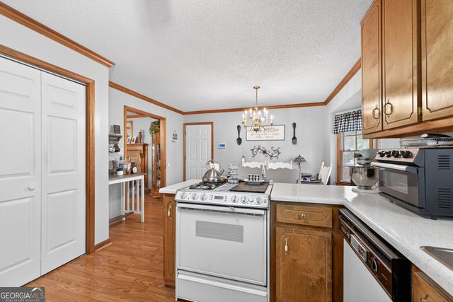 196 Regal Way W, Mcdonough, GA 30253