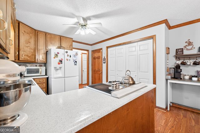 196 Regal Way W, Mcdonough, GA 30253