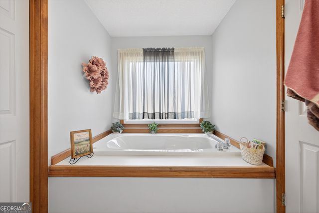 196 Regal Way W, Mcdonough, GA 30253