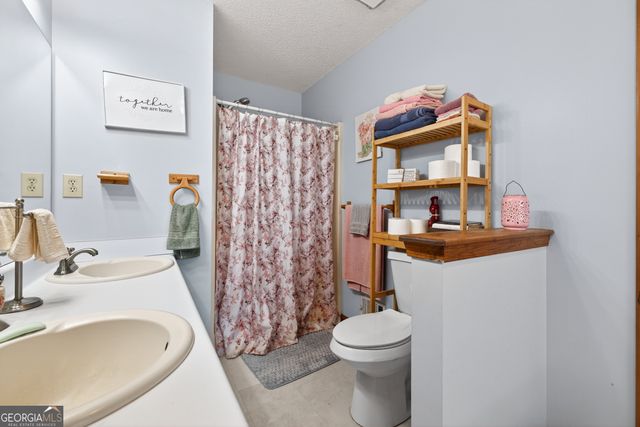 196 Regal Way W, Mcdonough, GA 30253