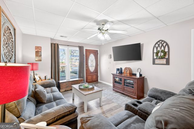 196 Regal Way W, Mcdonough, GA 30253