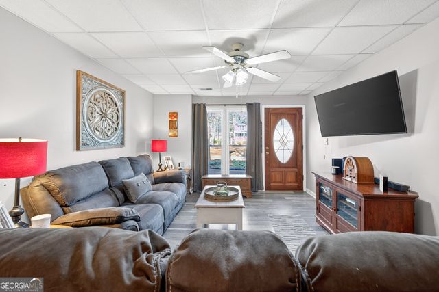 196 Regal Way W, Mcdonough, GA 30253