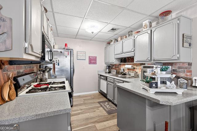 196 Regal Way W, Mcdonough, GA 30253