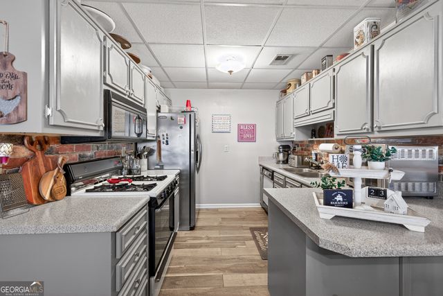 196 Regal Way W, Mcdonough, GA 30253