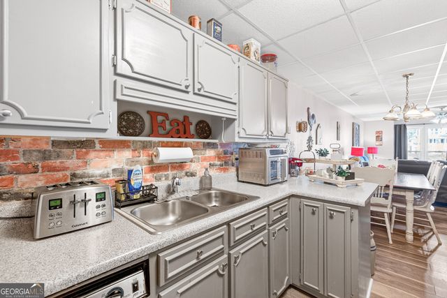 196 Regal Way W, Mcdonough, GA 30253