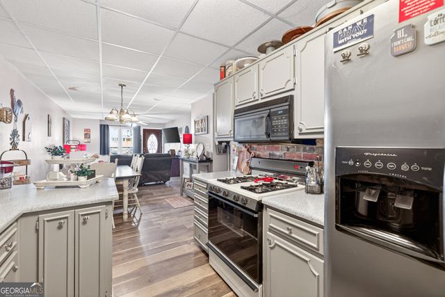 196 Regal Way W, Mcdonough, GA 30253