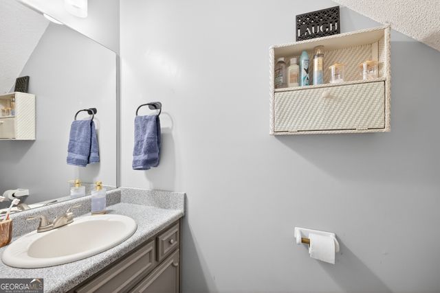 196 Regal Way W, Mcdonough, GA 30253