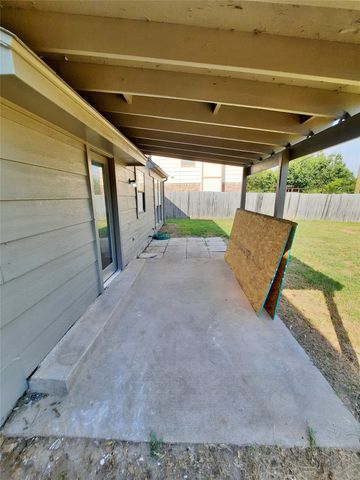 2646 Winslow Drive, Grand Prairie, TX 75052