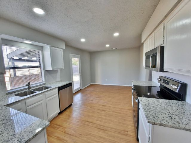 2646 Winslow Drive, Grand Prairie, TX 75052