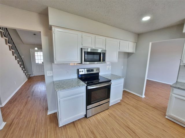 2646 Winslow Drive, Grand Prairie, TX 75052