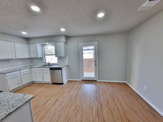 2646 Winslow Drive, Grand Prairie, TX 75052