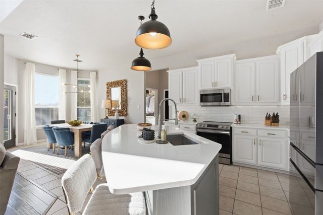 2537 Clearlake Drive, Grand Prairie, TX 75054