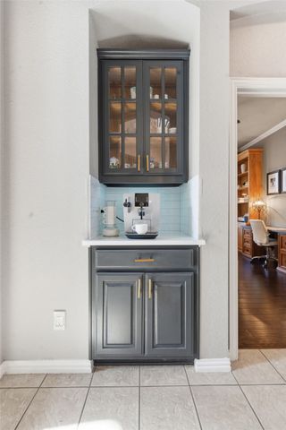 2537 Clearlake Drive, Grand Prairie, TX 75054