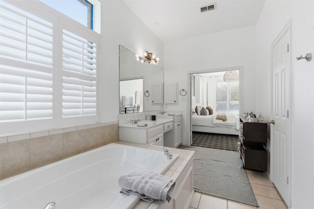 2537 Clearlake Drive, Grand Prairie, TX 75054