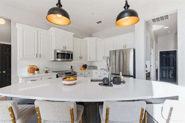 2537 Clearlake Drive, Grand Prairie, TX 75054