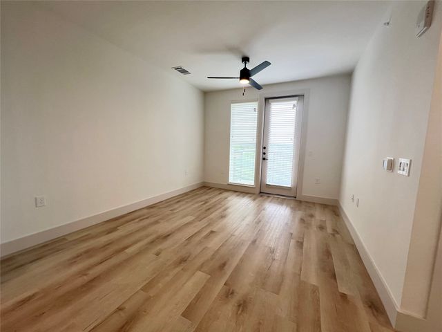 501 E College Street 1117, Lewisville, TX 75057