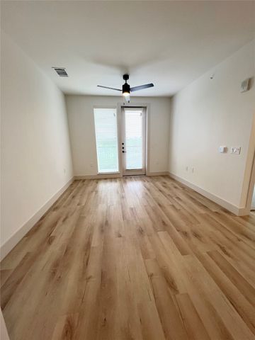 501 E College Street 1117, Lewisville, TX 75057