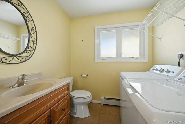 205 Oak Neck Lane, West Islip, NY 11795