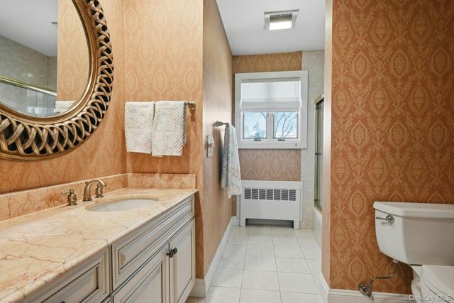 205 Oak Neck Lane, West Islip, NY 11795