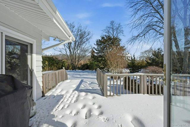 205 Oak Neck Lane, West Islip, NY 11795