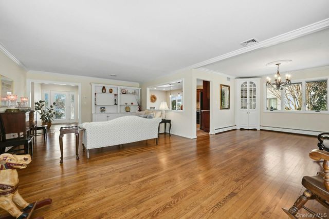 205 Oak Neck Lane, West Islip, NY 11795