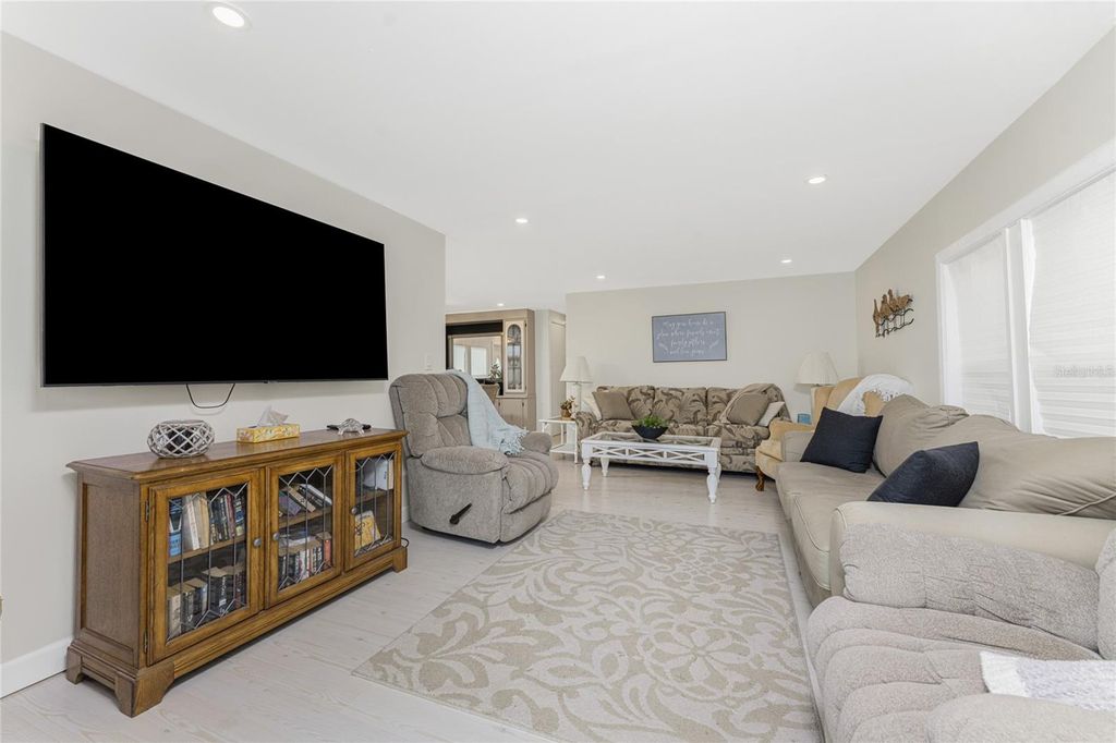 Image 12 of property listing at 1341 BLUE HERON DRIVE, Englewood, FL 34224