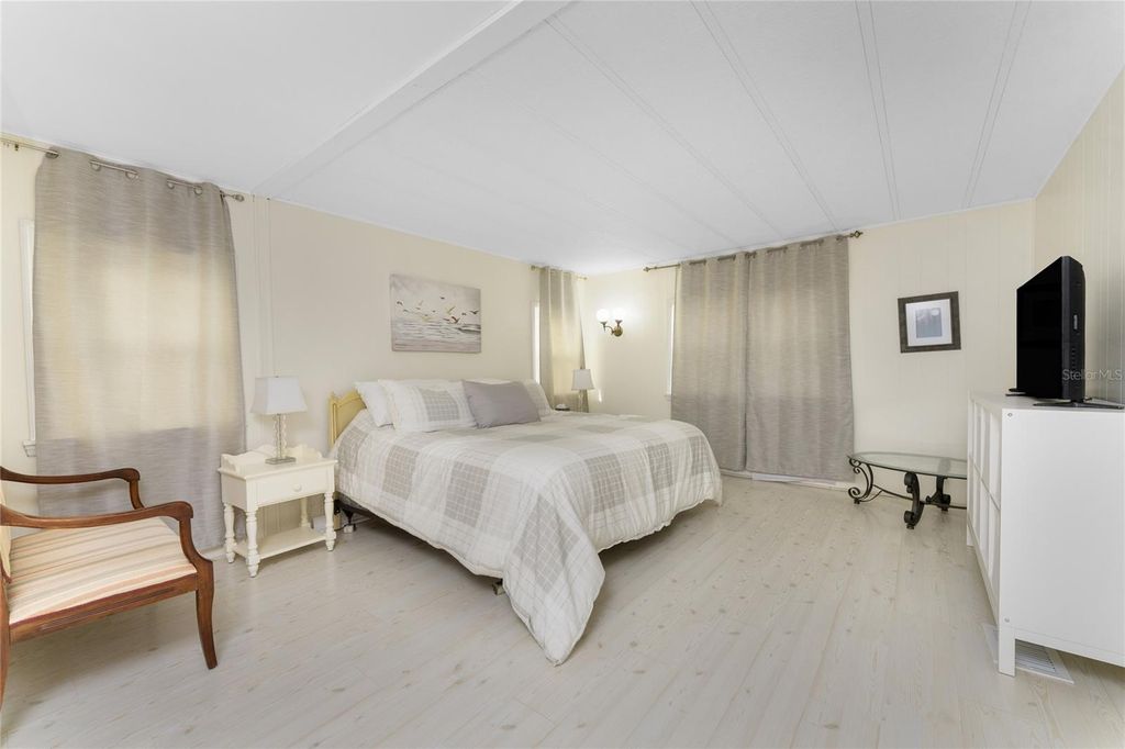 Image 13 of property listing at 1341 BLUE HERON DRIVE, Englewood, FL 34224