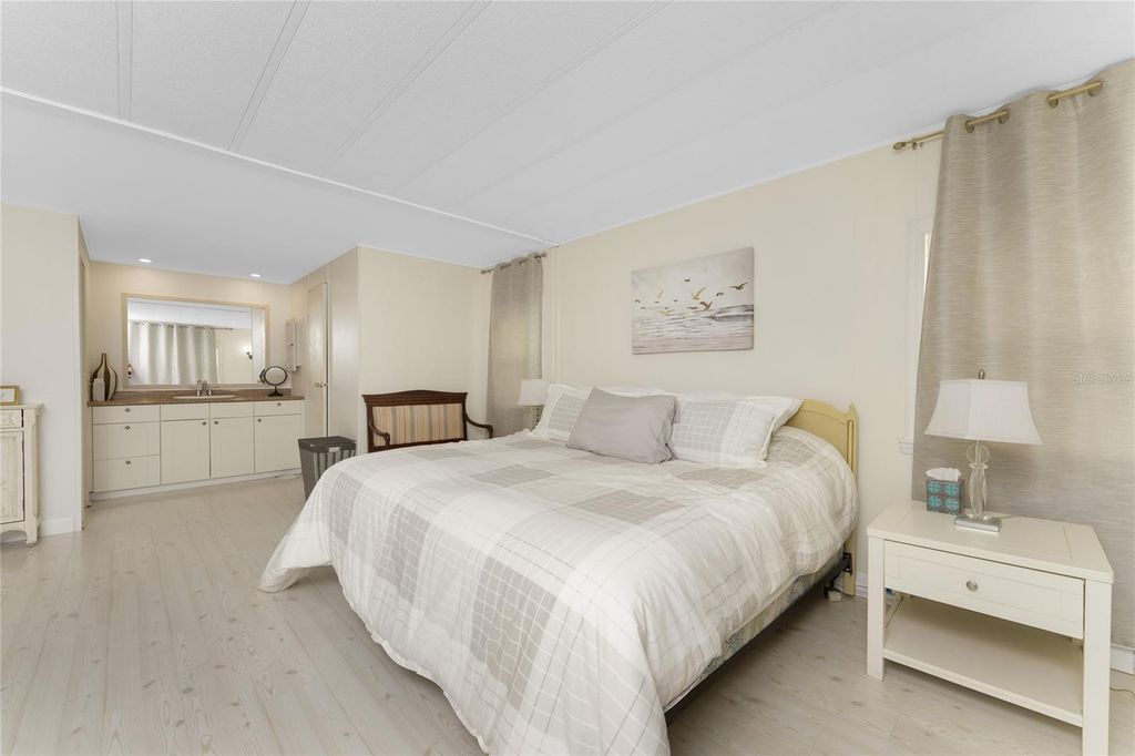 Image 15 of property listing at 1341 BLUE HERON DRIVE, Englewood, FL 34224