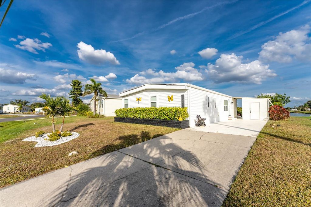 Image 3 of property listing at 1341 BLUE HERON DRIVE, Englewood, FL 34224