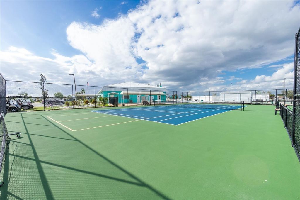 Image 40 of property listing at 1341 BLUE HERON DRIVE, Englewood, FL 34224