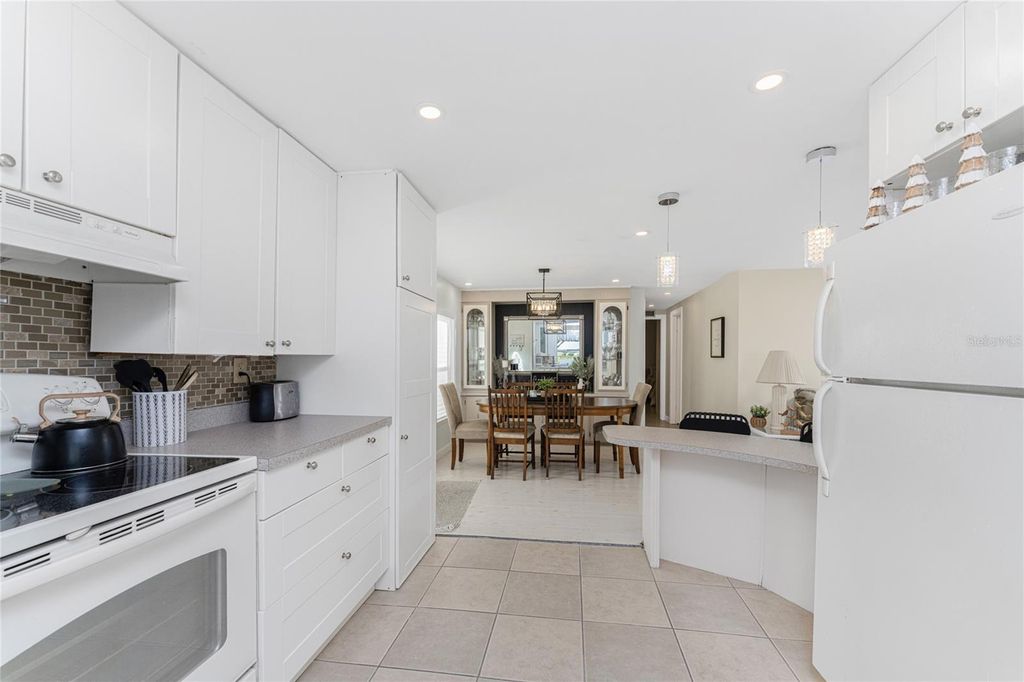 Image 5 of property listing at 1341 BLUE HERON DRIVE, Englewood, FL 34224