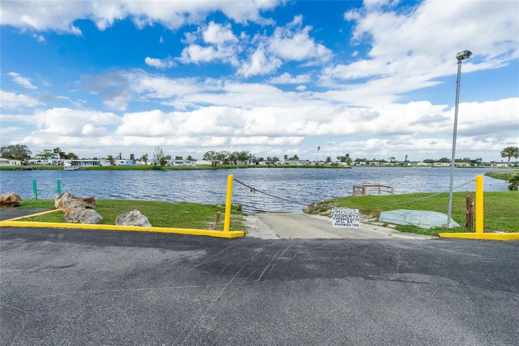 Image 46 of property listing at 1341 BLUE HERON DRIVE, Englewood, FL 34224