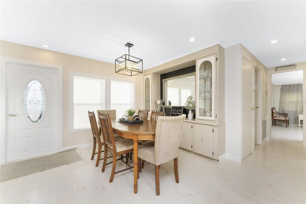 Image 9 of property listing at 1341 BLUE HERON DRIVE, Englewood, FL 34224