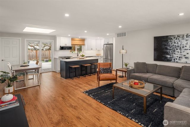 13780 NE 76th Place, Redmond, WA 98052