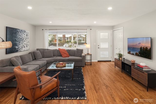 13780 NE 76th Place, Redmond, WA 98052