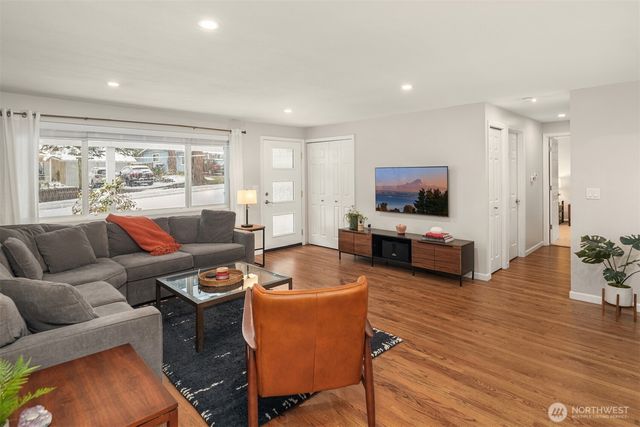 13780 NE 76th Place, Redmond, WA 98052