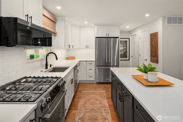 13780 NE 76th Place, Redmond, WA 98052