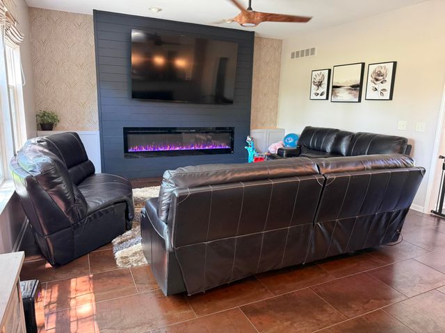 48871 Manhattan Circle, Canton, MI 48188