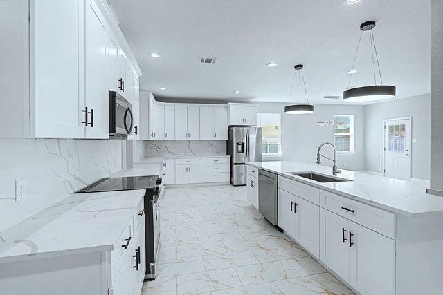 208 Road 5714, Cleveland, TX 77327